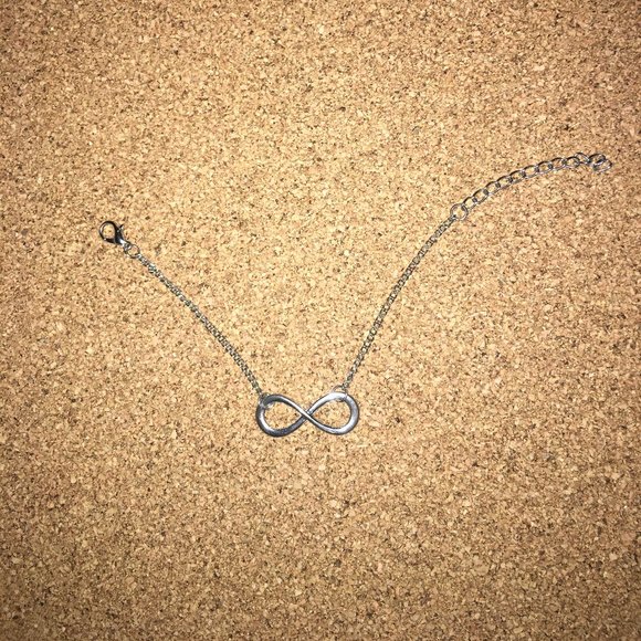 Simple silver infinity bracelet - Picture 2 of 2